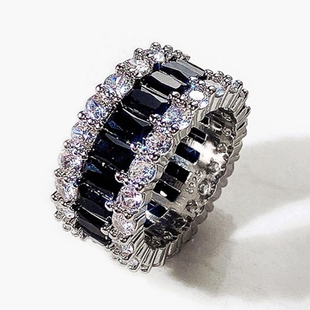 STUNNING BLACK ETERNITY BAND RING